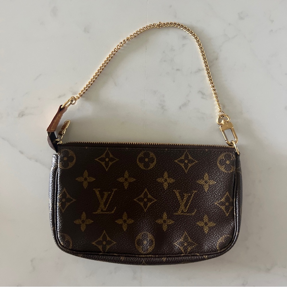 Louis Vuitton Monogram Canvas Pochette Authentic small zipper purse bag